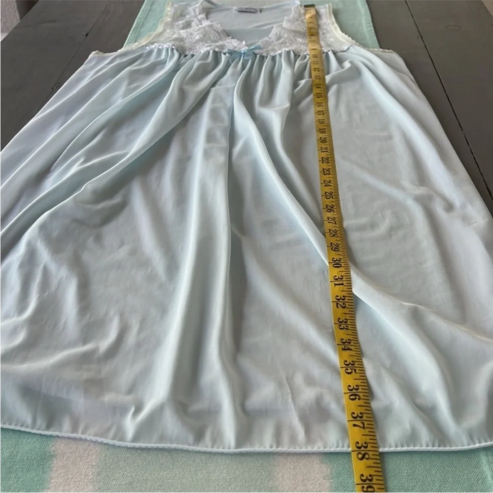 Vintage Vanity Fair Light Blue Nylon Lace Nightgown Robe Set M USA Made
